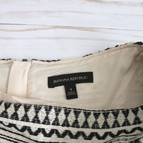 Banana Republic black and cream pattern skirt - Picture 3 of 3